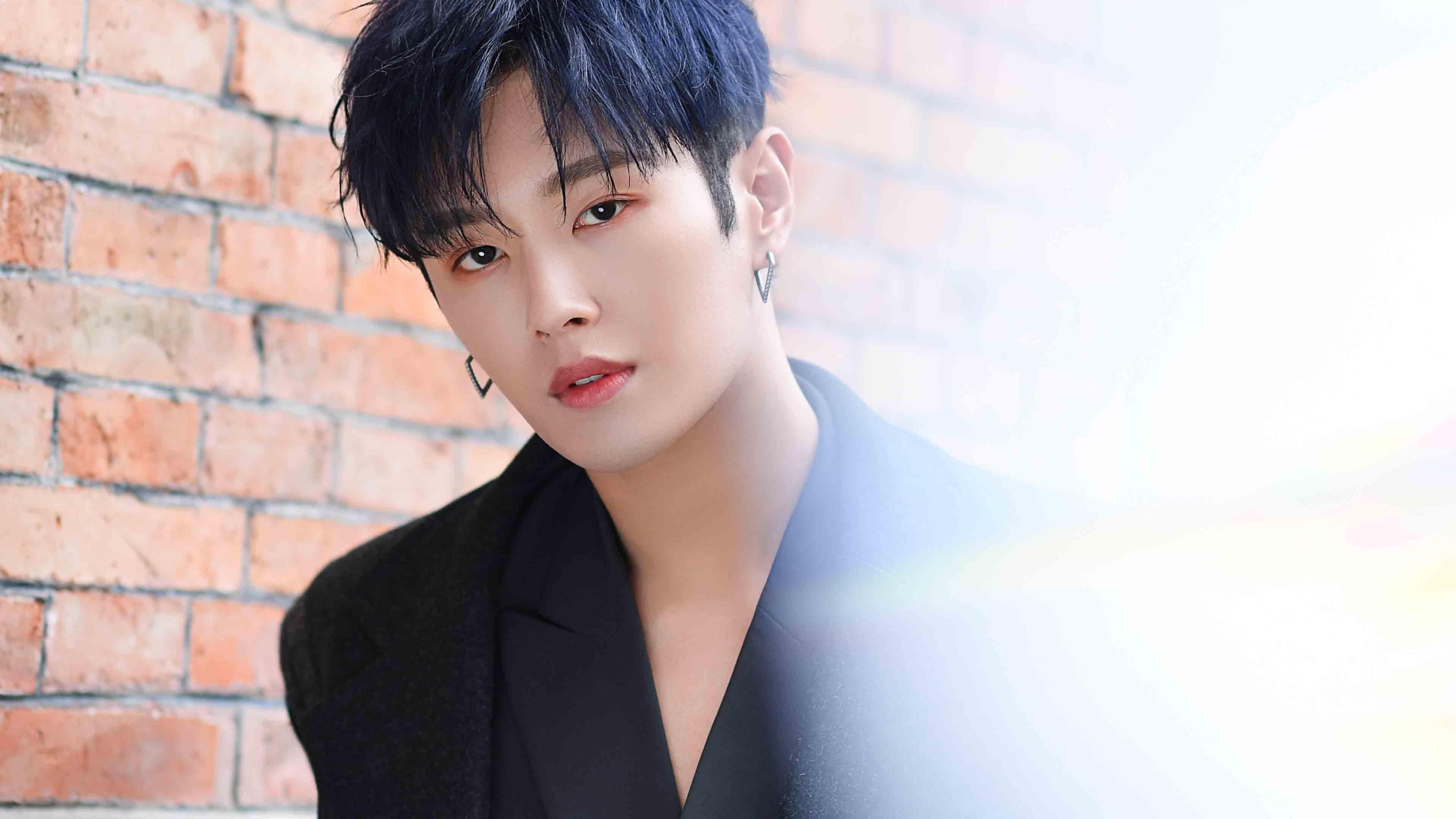 九游娱乐APP-哥伦比亚骑手桑地亚哥·卡多纳在2024年巴黎奥运会盛装舞步比赛中以“Dostojewski”马匹获得第15名，展现坚韧精神。