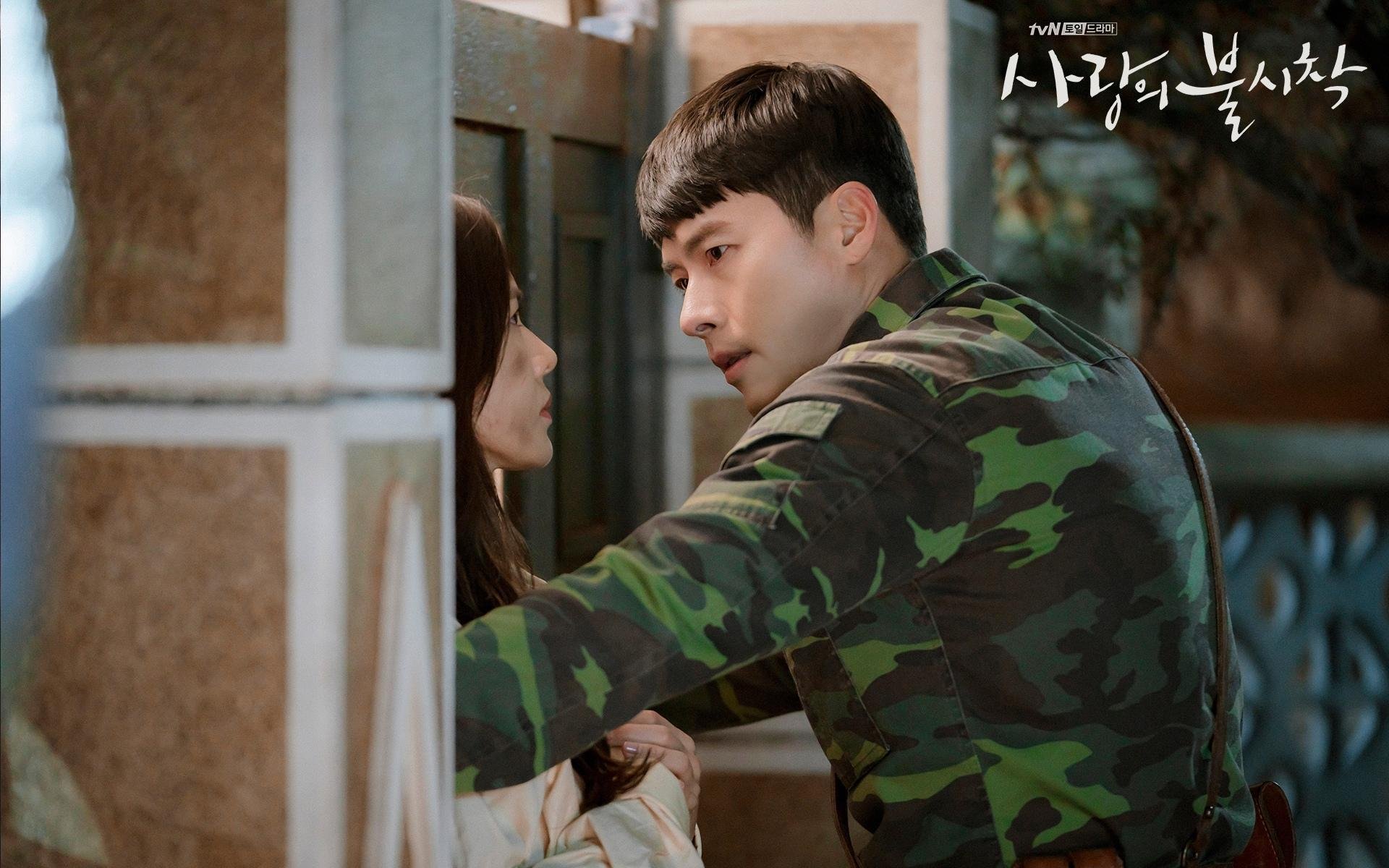 九游娱乐-英超焦点战，曼联逆转击败劲敌，英超曼联足球